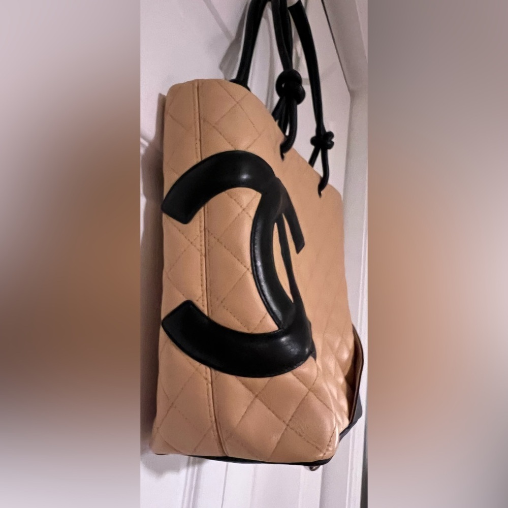 Chanel Cambon Ligne Medium Tote Bag in Beige and Black Quilted Leather - Picture 5 of 7